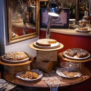 Torte artigianali fatte in casa al Caffè Novecento, sala da tè Roma centro storico